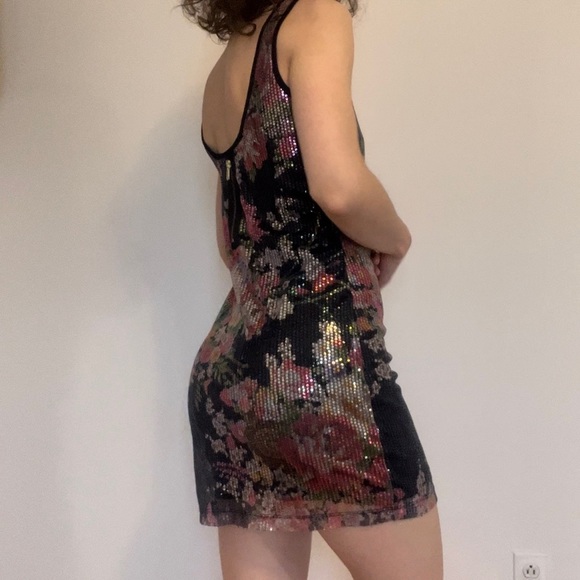 Mini sparkling dress ✨ - Picture 6 of 9